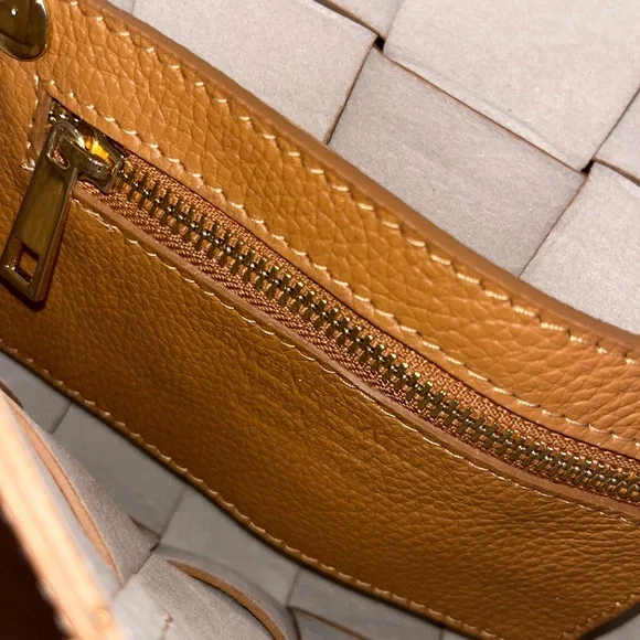 Brown woven leather crossbody bag - Picture 5 of 6